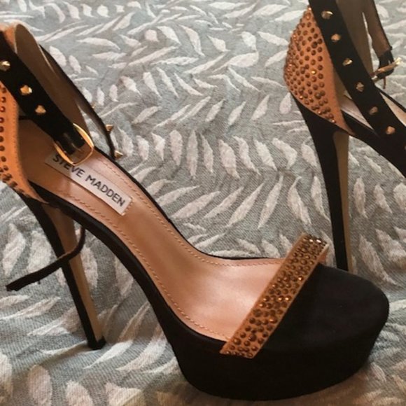 Steve Madden Black and Gold Studded/Spiked Heels - Picture 2 of 6